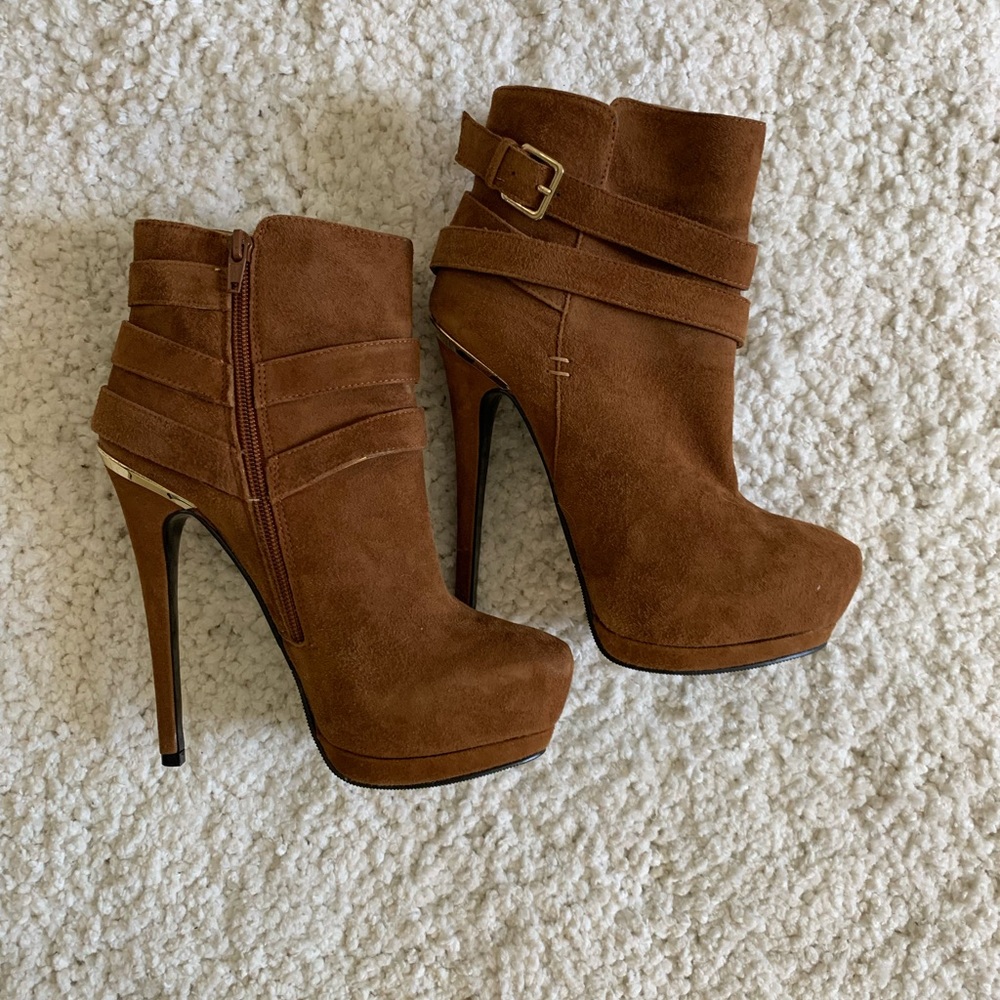 Ankle boot stiletto heel.